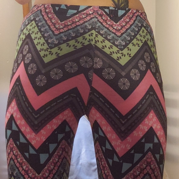 Sugar High Geometric Patterned Leggings Sz Large - Picture 3 of 6